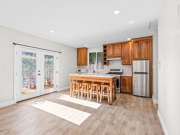 2nd image of 1725 Pier Ave #B