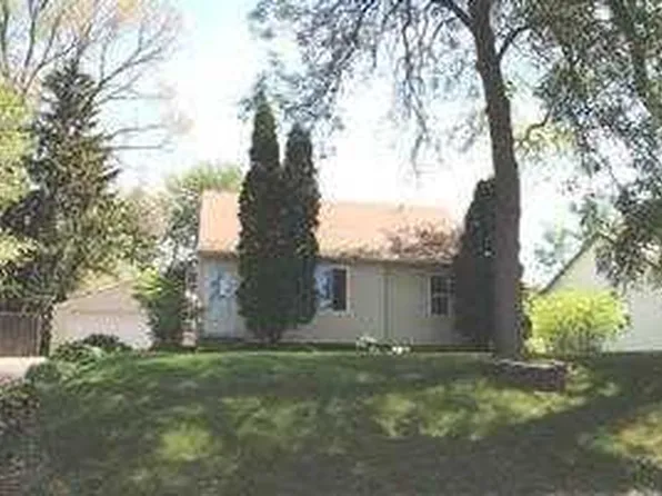 4 Park Dr, Circle Pines, MN 55014