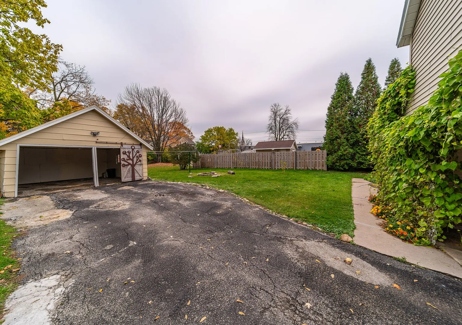 409 Racine St — Photo 4