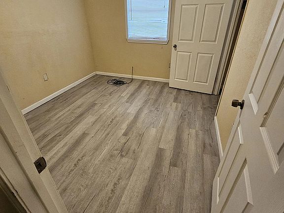 3rd image of 1401 Plaza Dr APT B