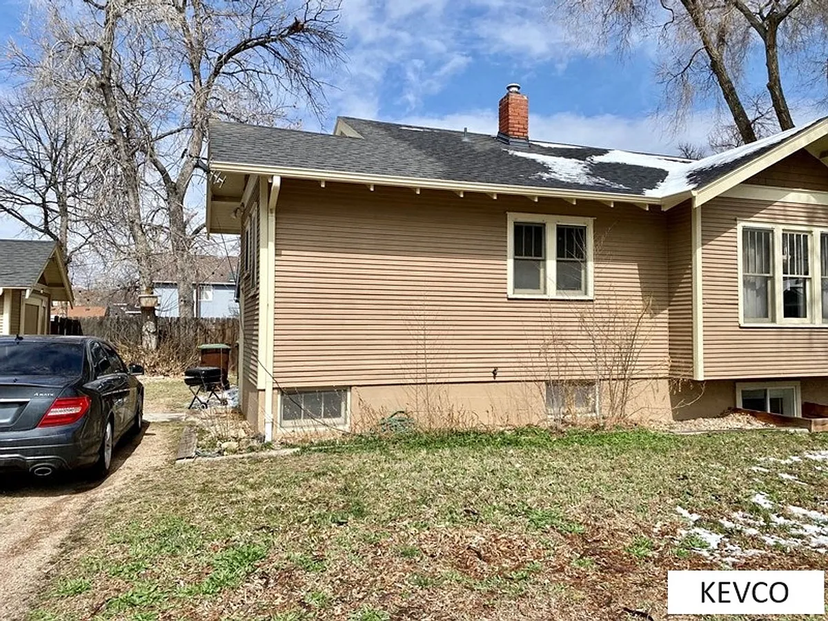 Building Photo - 827 Remington St