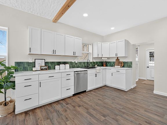 2nd image of 902 27th St