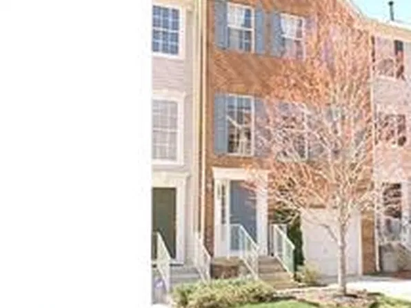 2480 Rolling Plains Dr, Herndon, VA 20171