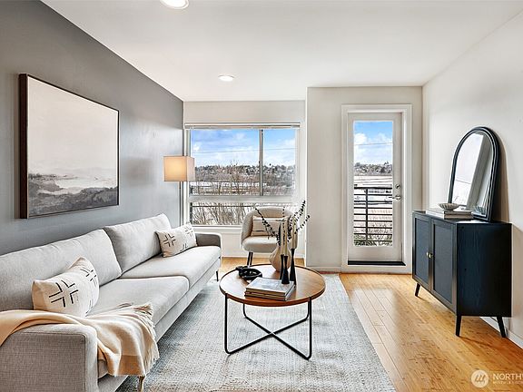 5th image of 2046 14th Avenue W #B
