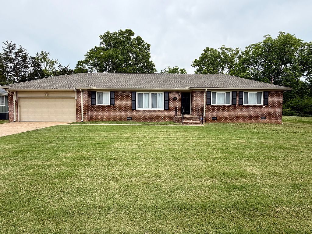 825 Esslinger Rd SE - Property Image