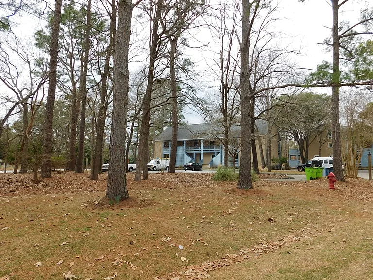 1607 Harbourside Dr — Photo 1