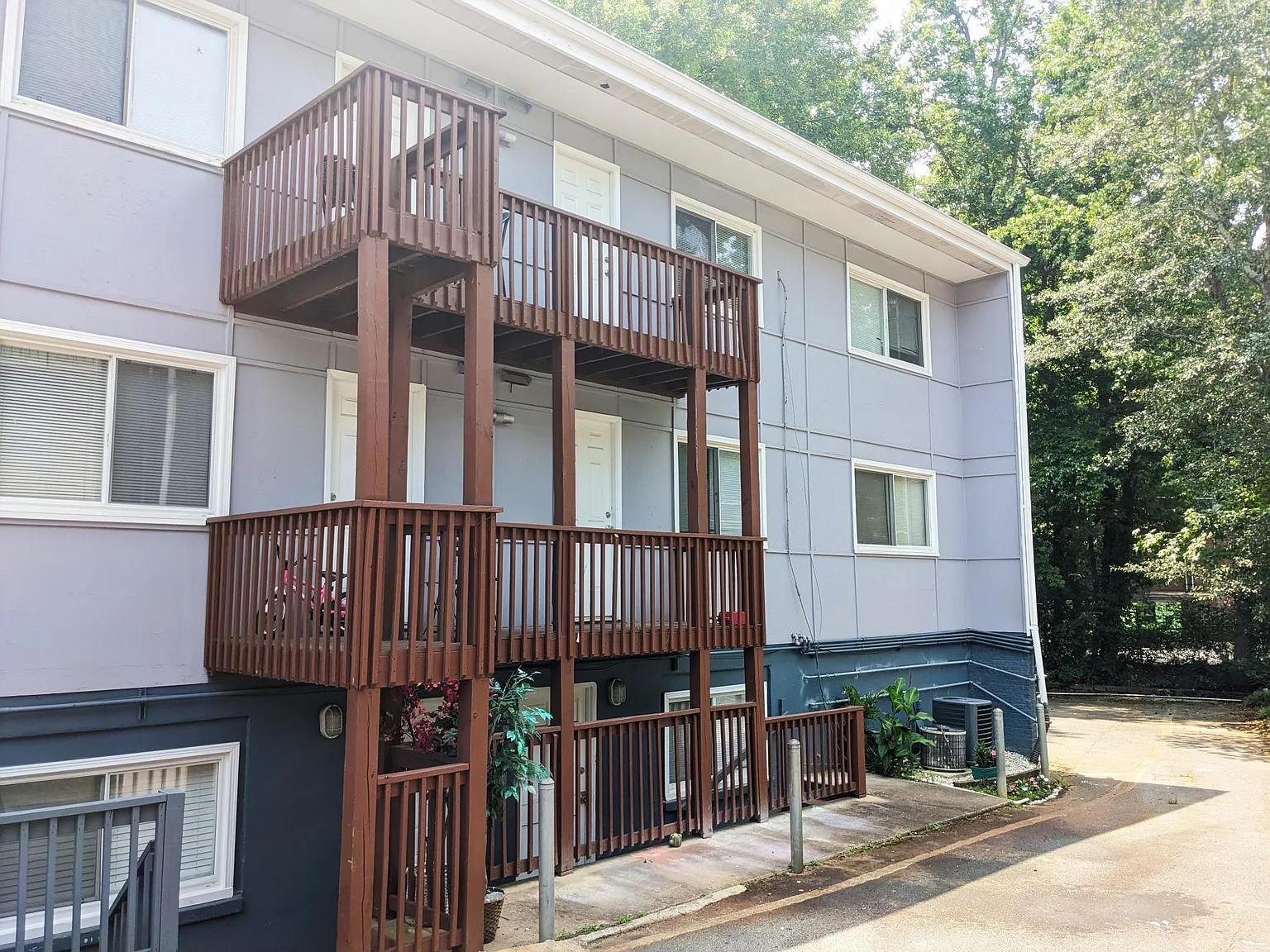 1177 Woodland Ave NE — Photo 3