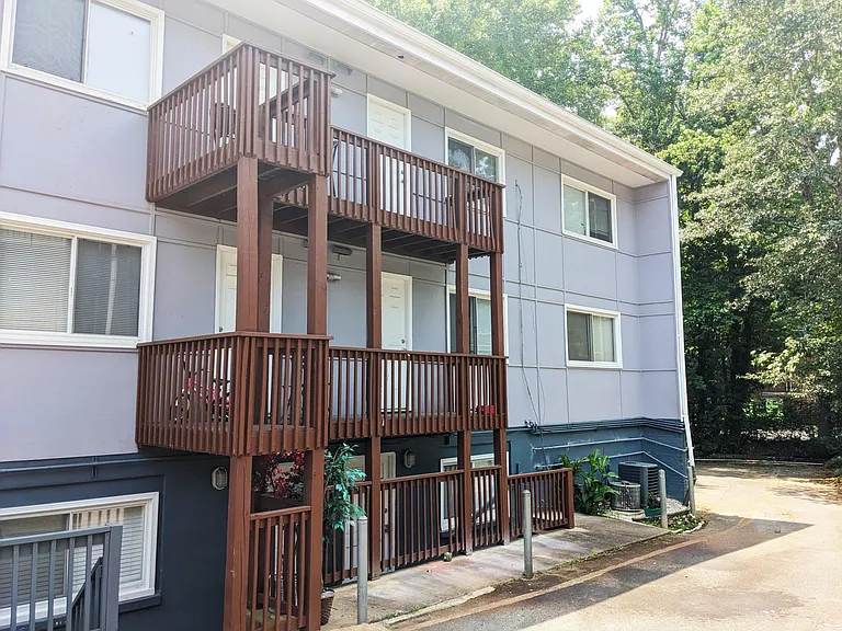 1177 Woodland Ave NE — Photo 3