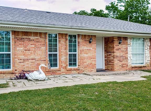 3rd image of 103 N Clearwater Dr