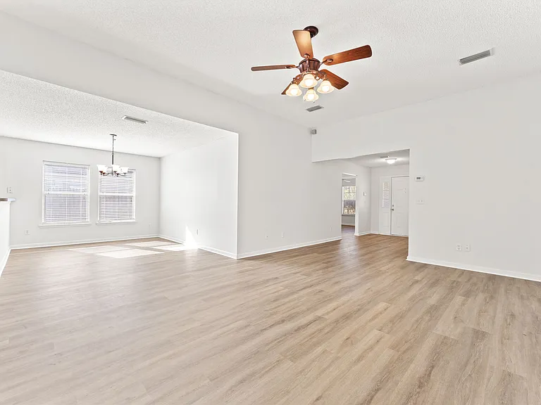 30 N Vermont Ave — Photo 9