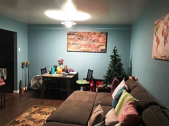 Livingroom/dining combo