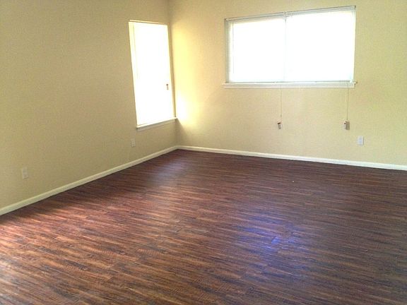 4th image of 226 Sprucewood Ln