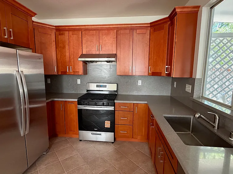 2336 Woodhill Dr — Photo 2