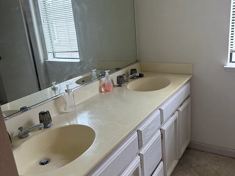 6 Millington Ct — Photo 3