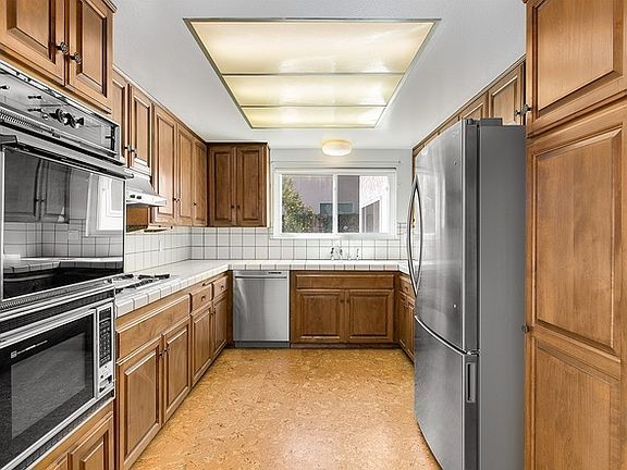 4th image of 5026 College Gardens Ct