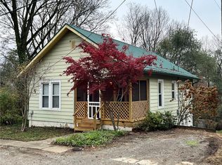 312 B St, Charleston, IL 61920