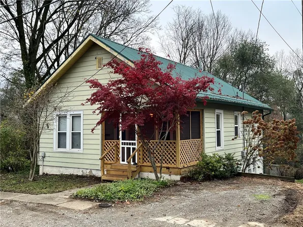 312 B St, Charleston, IL 61920