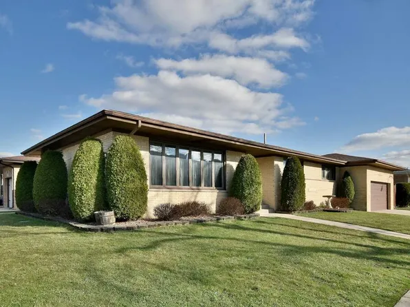8563 W Saint Joseph Ave, Chicago, IL 60656