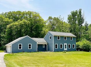 W360S4878 Wildflower Ct, Dousman, WI 53118