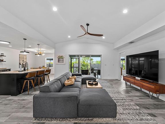 5th image of 7 LEEWARD LANE
