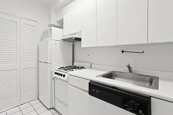 Sold by Corcoran | media 15