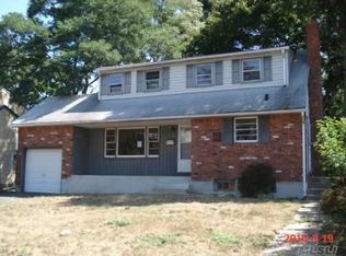 535 County Line Rd, Amityville, NY 11701