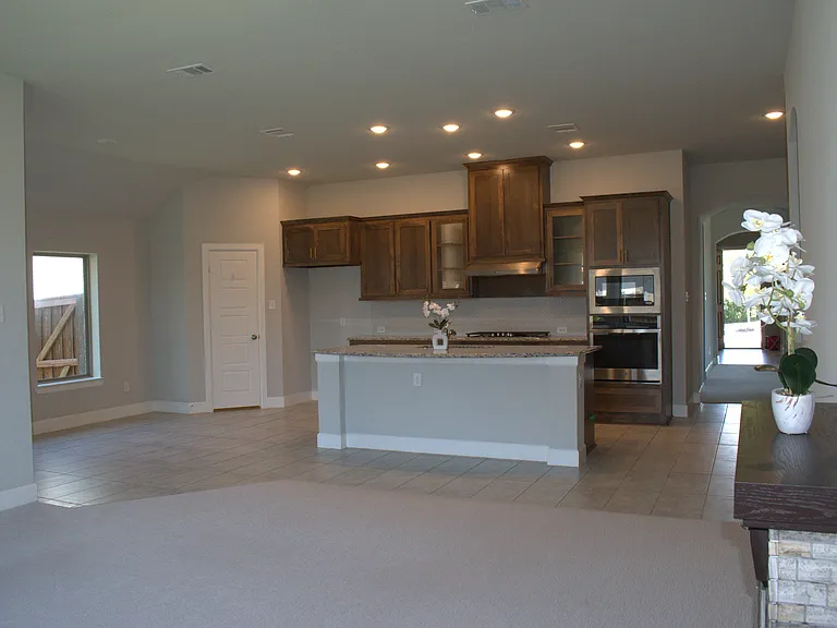 2900 Bluff Creek Dr — Photo 7