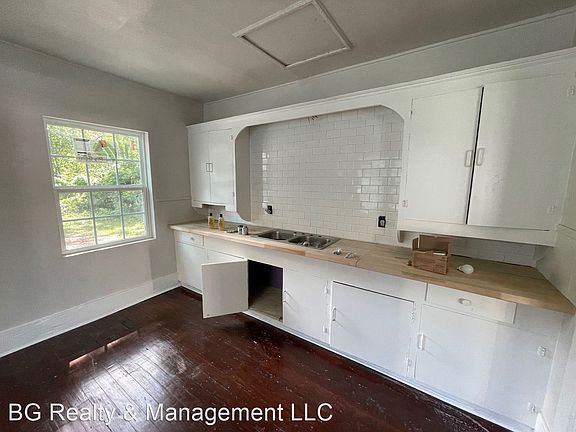 3rd image of 903 Saint Joseph St #1/2