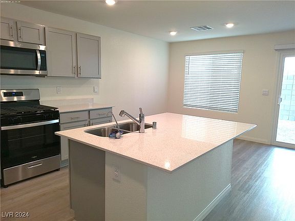 3rd image of 3488 W Rush Ave