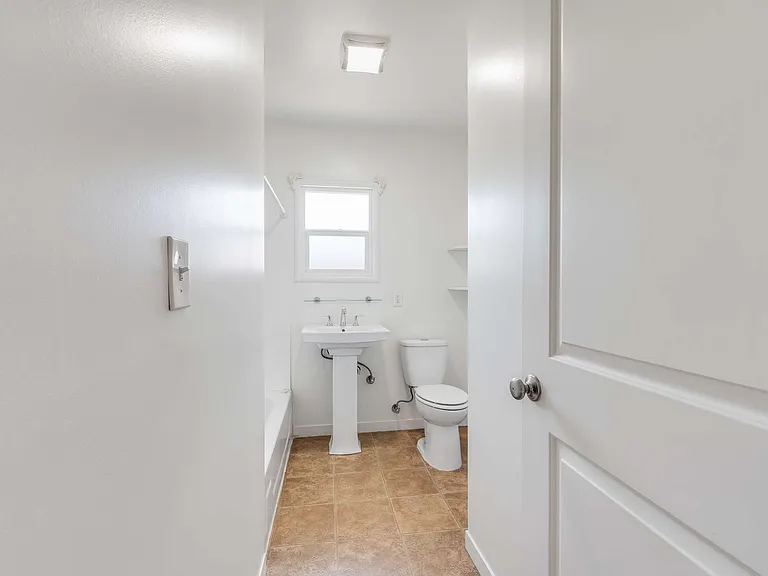 2339 Adeline St — Photo 4