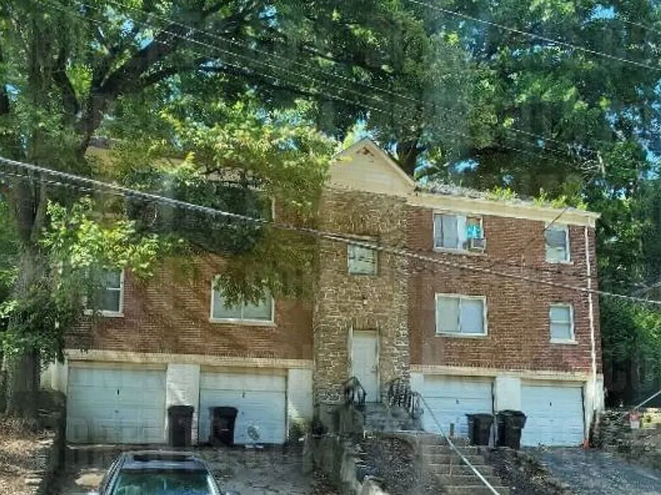 3121 Gobel Ave