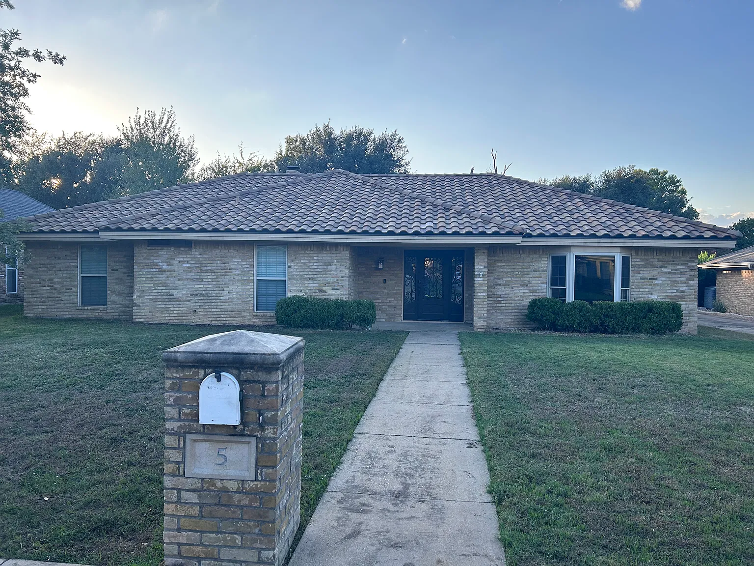 4 bed, 2652 sqft, $4,000 — Photo 1