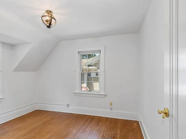 957 Maxwell Ave SE — Photo 16