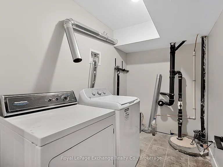 34 Queen Ave #LOWER — Photo 12