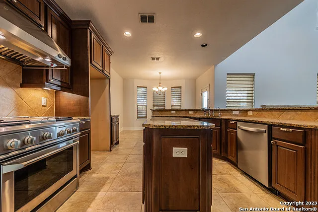 7426 Hovingham — Photo 41