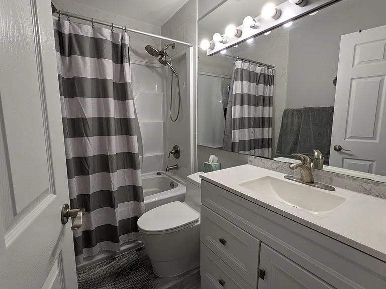 105 Half Moon Cir #F2 — Photo 14