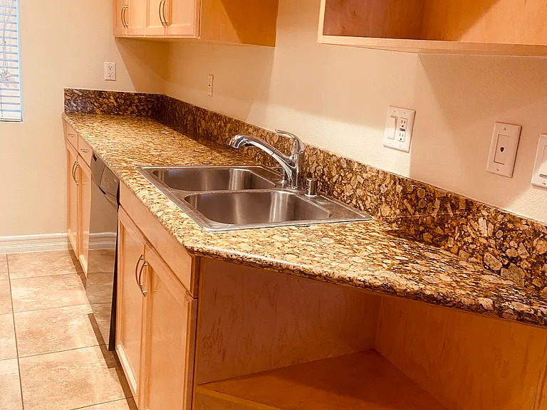 2410 Naomi St #112 — Photo 4