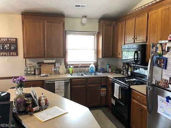4th image of 707 Michelle Dr