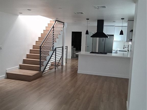 3rd image of 6419 Lexington Ave