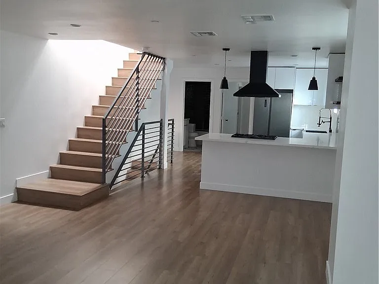 6419 Lexington — Photo 3