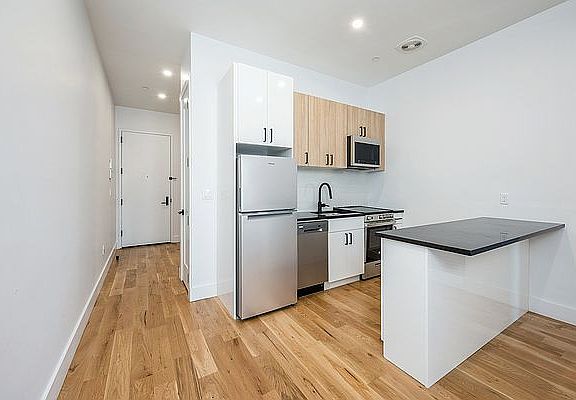 4th image of 598 Eagle Ave #2A