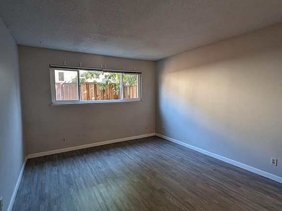 5th image of 320 Franciscan Ct #5