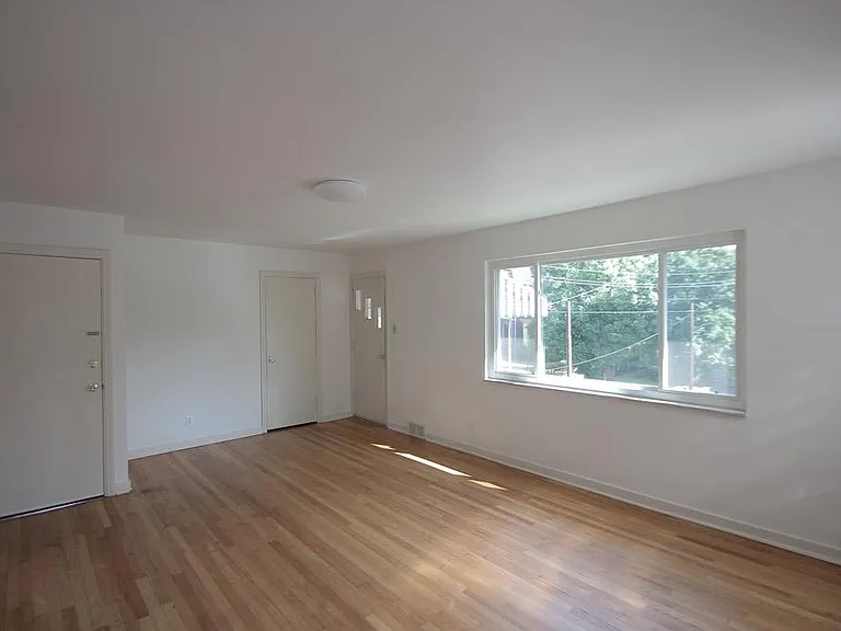415 Franklin Ave #2 — Photo 9