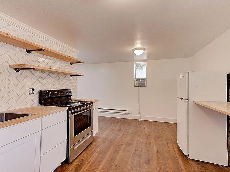 232 N 200 W #12 — Photo 12