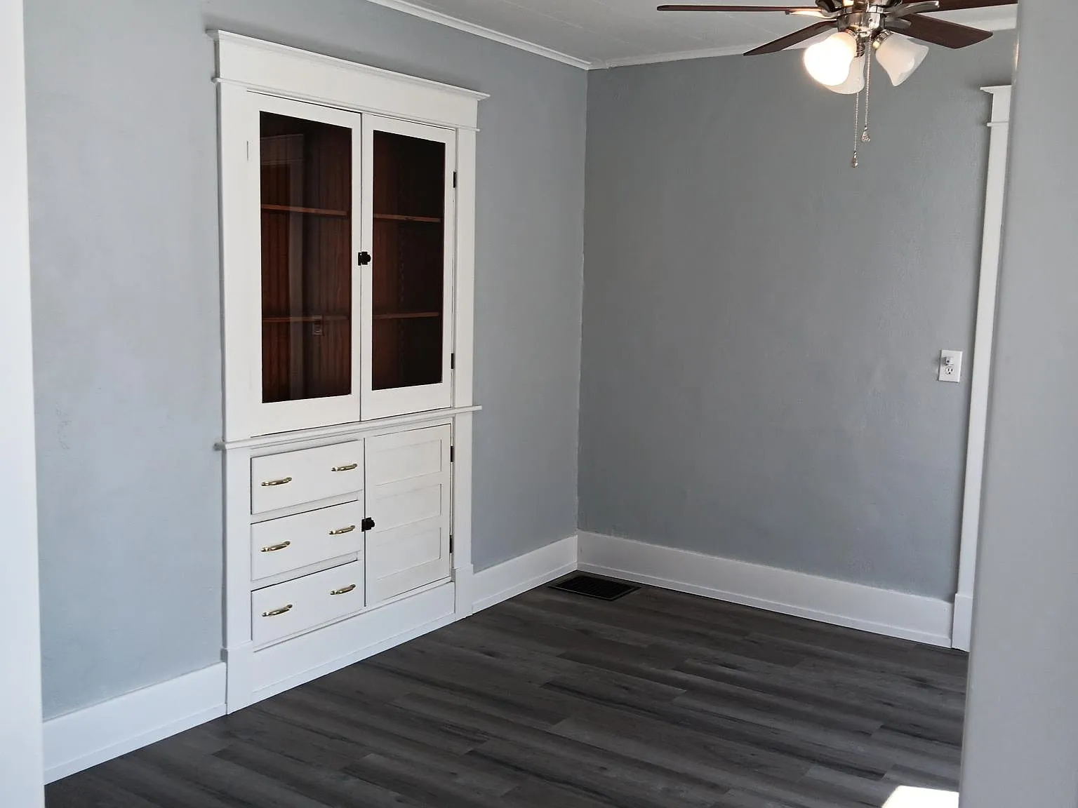 2 bed, 950 sqft, $860 — Photo 2
