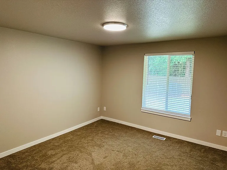710 SE 135th Ct — Photo 12