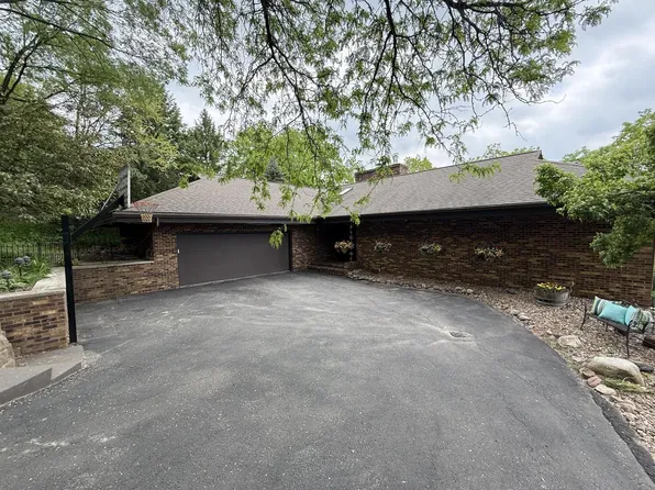 N1961 Hickory LANE, La Crosse, WI 54601