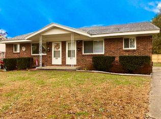 913 N Fairlawn Cir E, Evansville, IN 47711