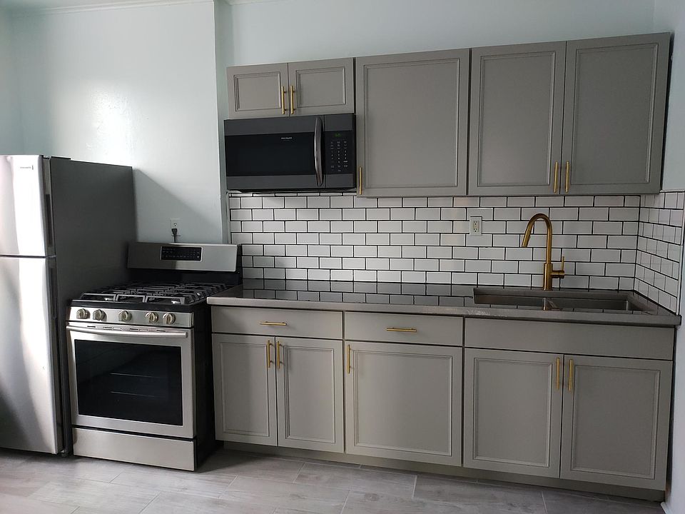 New Kitchen, new stainless steel appliances. Refrigerator included