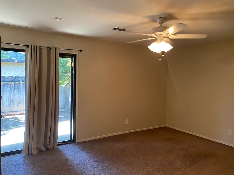 676 Yosemite Ave — Photo 14